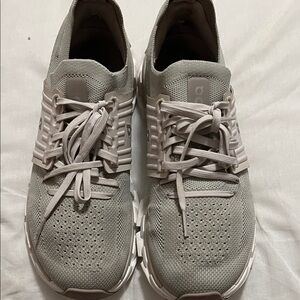 On running Cloudtech Helion shoe womens size 9